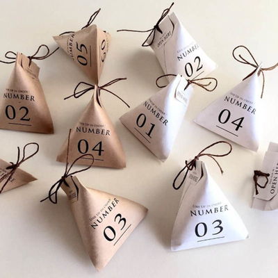 Kraft Paper Recycled Gift Bags Personalized Metallic Foil Candy Bags With Rope