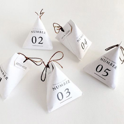 Kraft Paper Recycled Gift Bags Personalized Metallic Foil Candy Bags With Rope