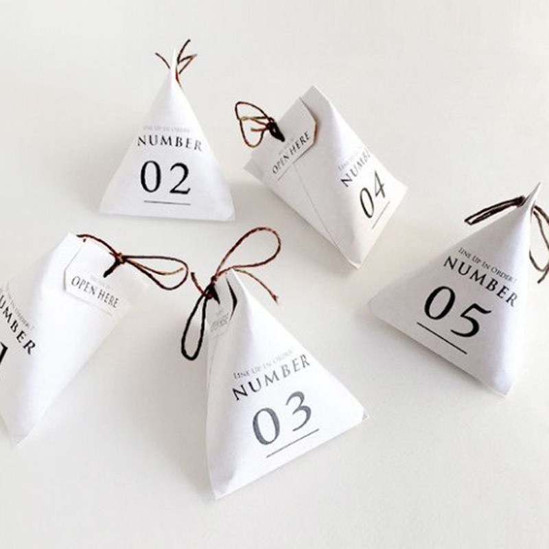 Kraft Paper Recycled Gift Bags Personalized Metallic Foil Candy Bags With Rope